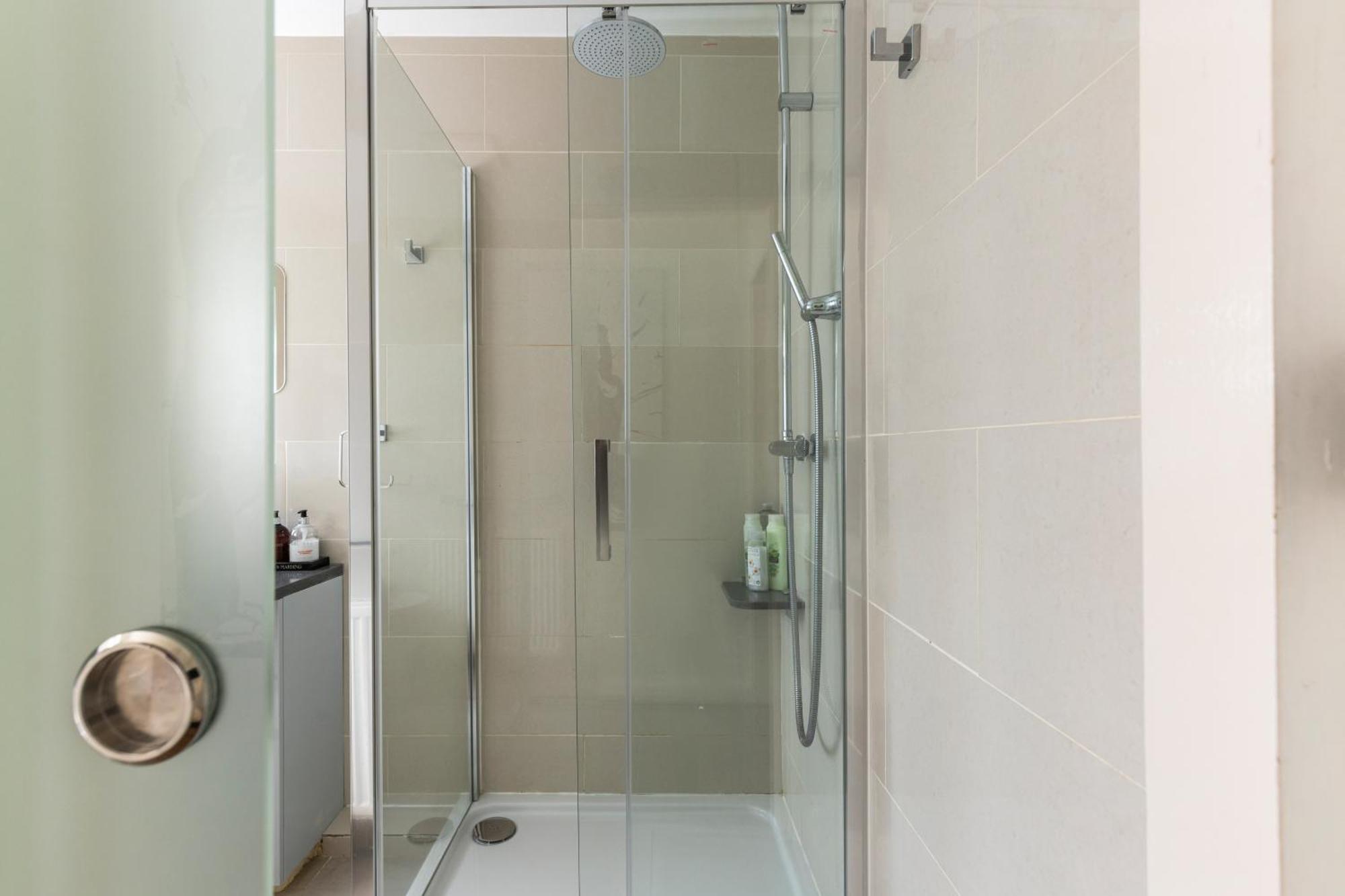 King Studio Apartment With Garden And Parking Ealing Buitenkant foto