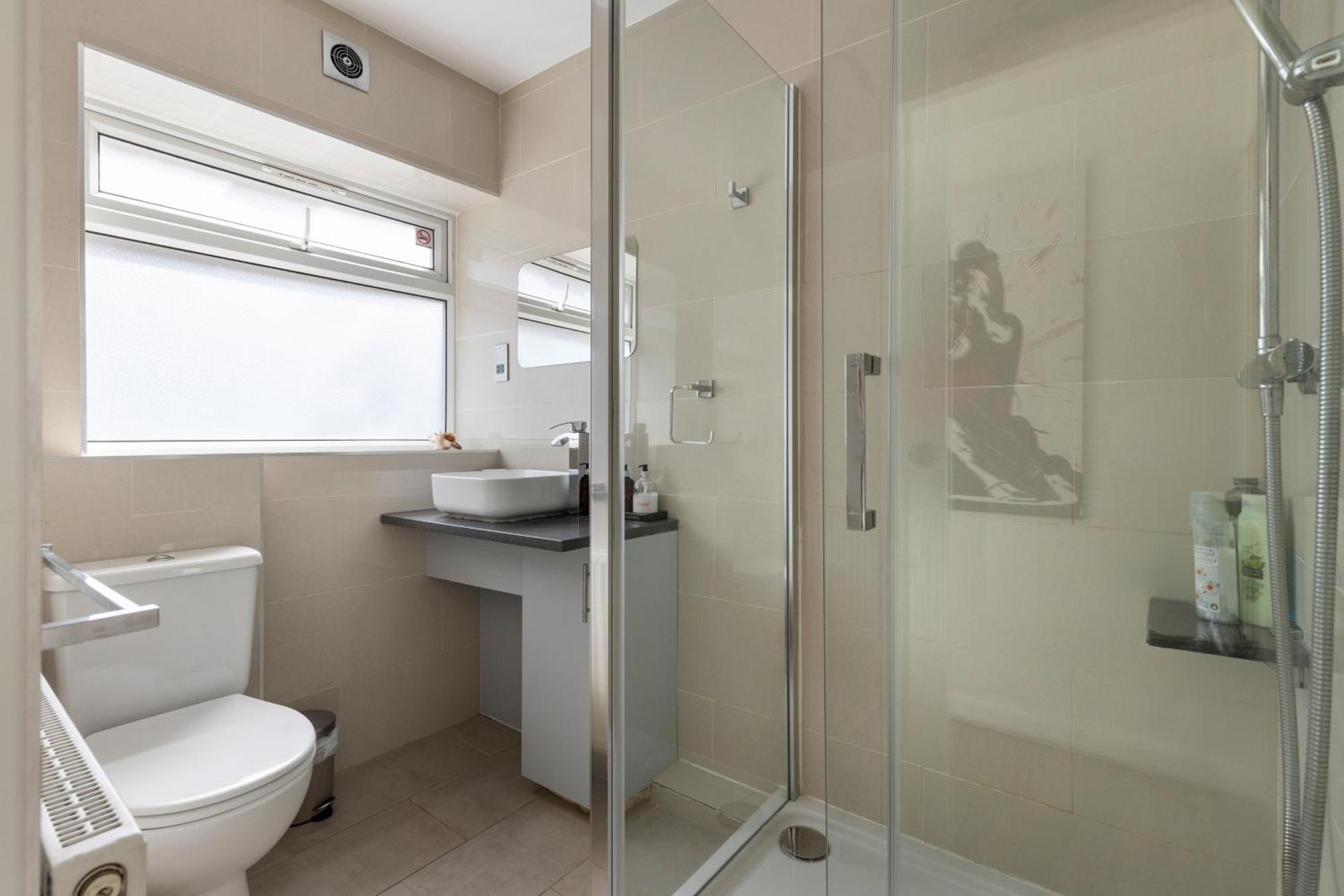 King Studio Apartment With Garden And Parking Ealing Buitenkant foto